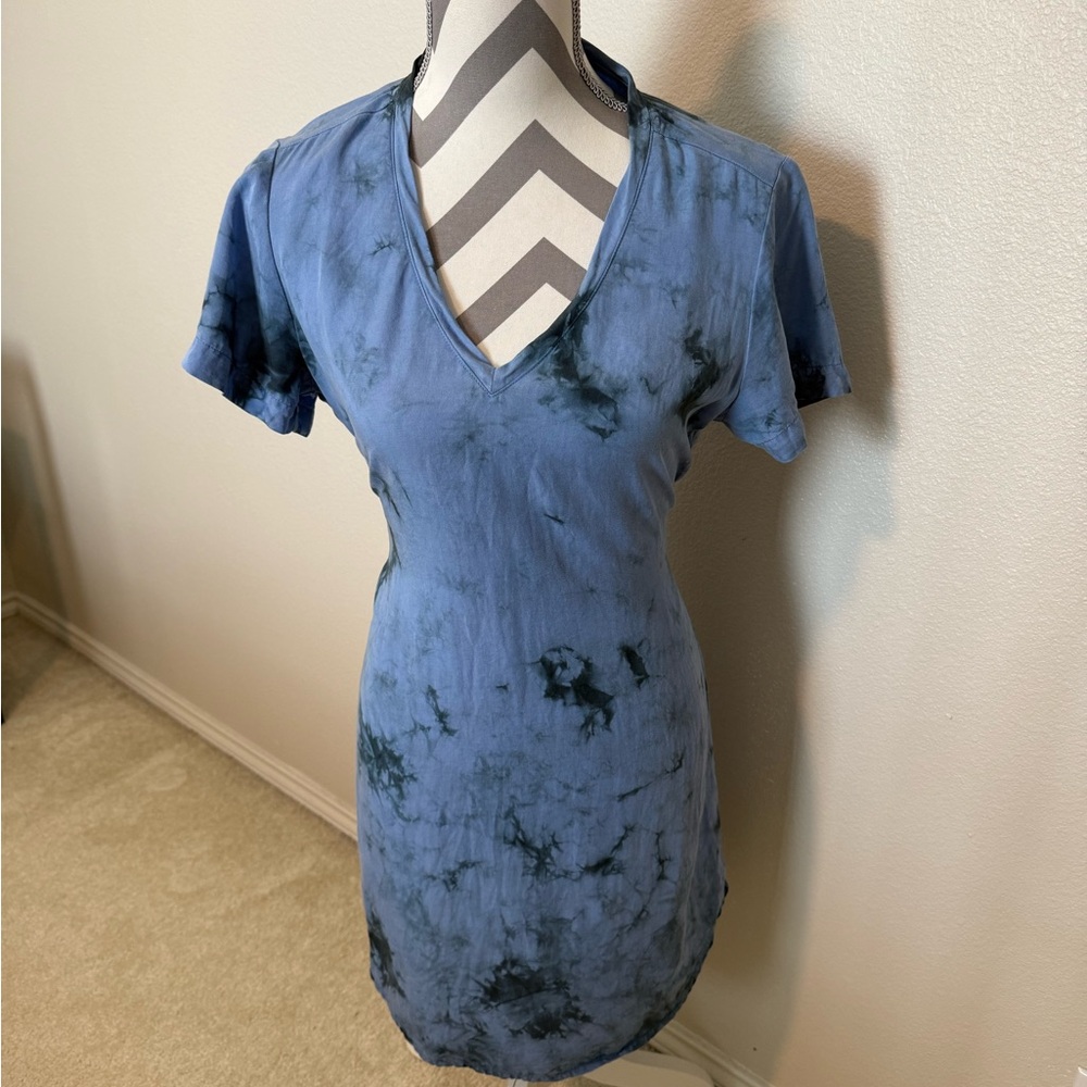 Cloth And Stone Blue Tie-Dye V-Neck Dress